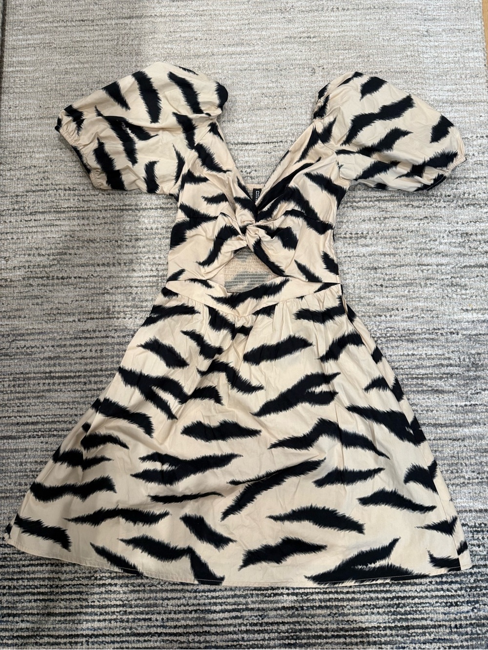 Twist- Detail Dress